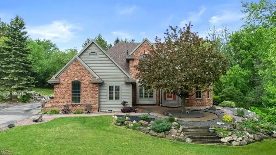 W275N1891 Cabin Creek Ct, Pewaukee, WI 53072 - #2
