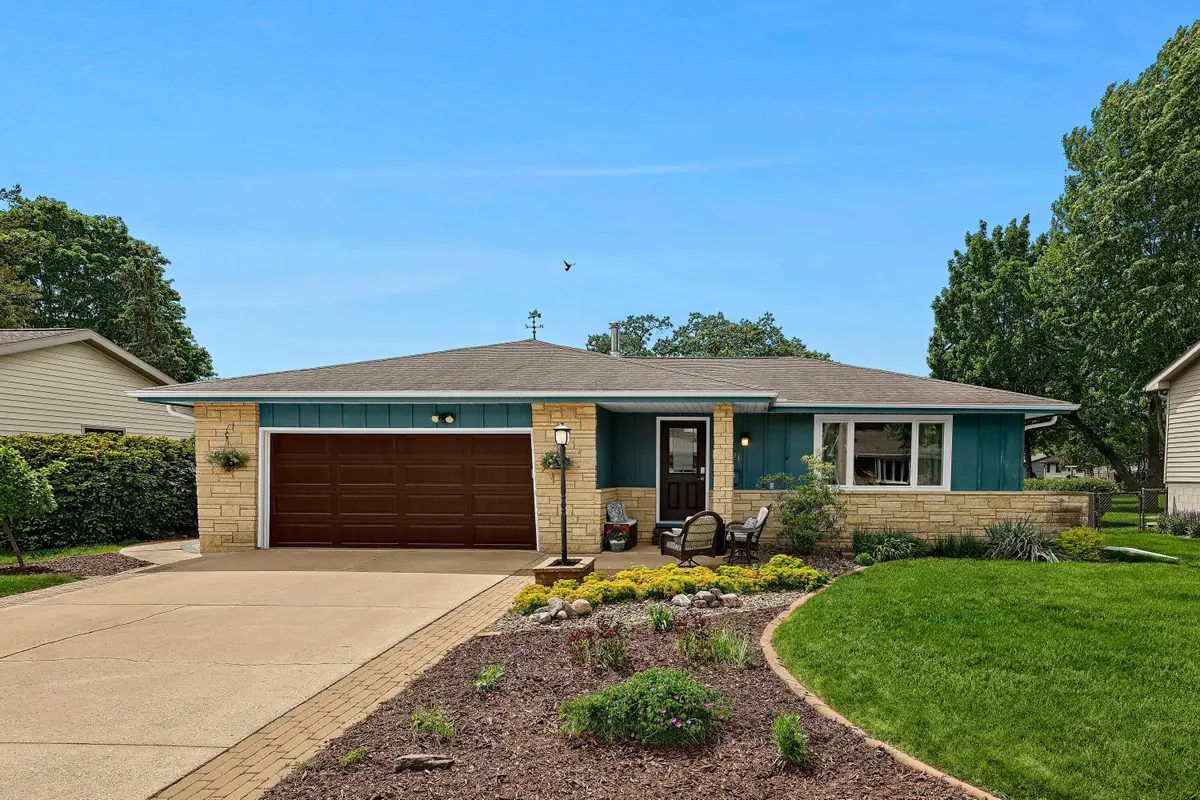 521 8th Ave N, Onalaska, WI 54650 - #1