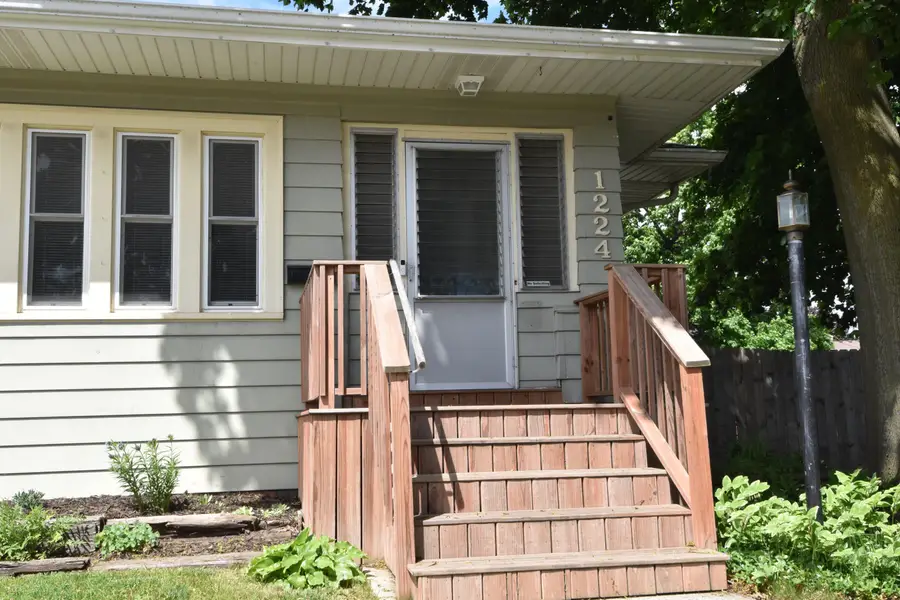 1224 West Lawn Ave, Racine, WI 53405 - #2