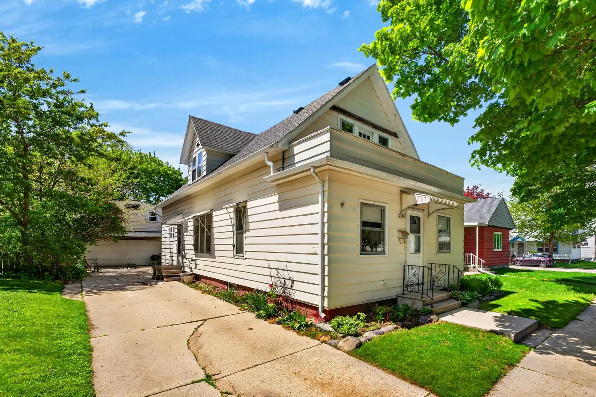 2226 N 11th St, Sheboygan, WI 53083 - #1