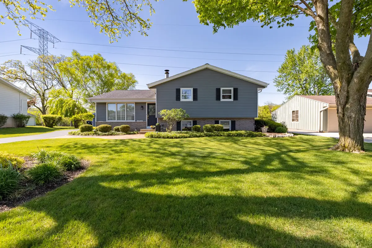 N67W23865 Linda Dr, Sussex, WI 53089 - #1