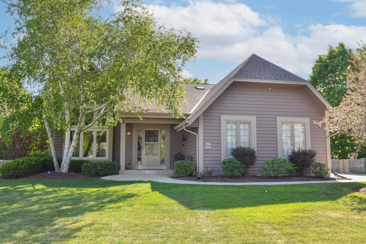 W171N4991 Greenview Ave, Menomonee Falls, WI 53051 - #1