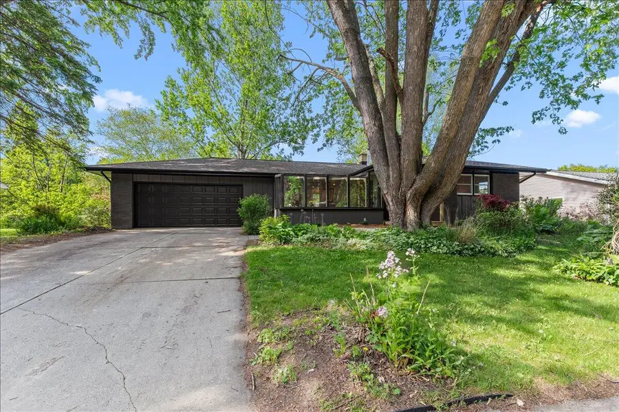 234 Green Valley Pl, West Bend, WI 53095 - #3