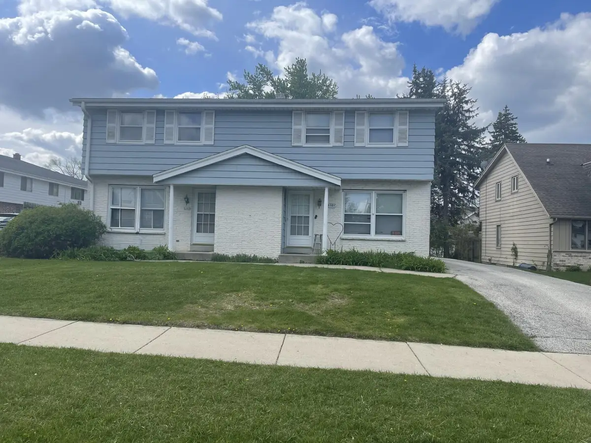 9105 W Howard Ave, Greenfield, WI 53228 - #1