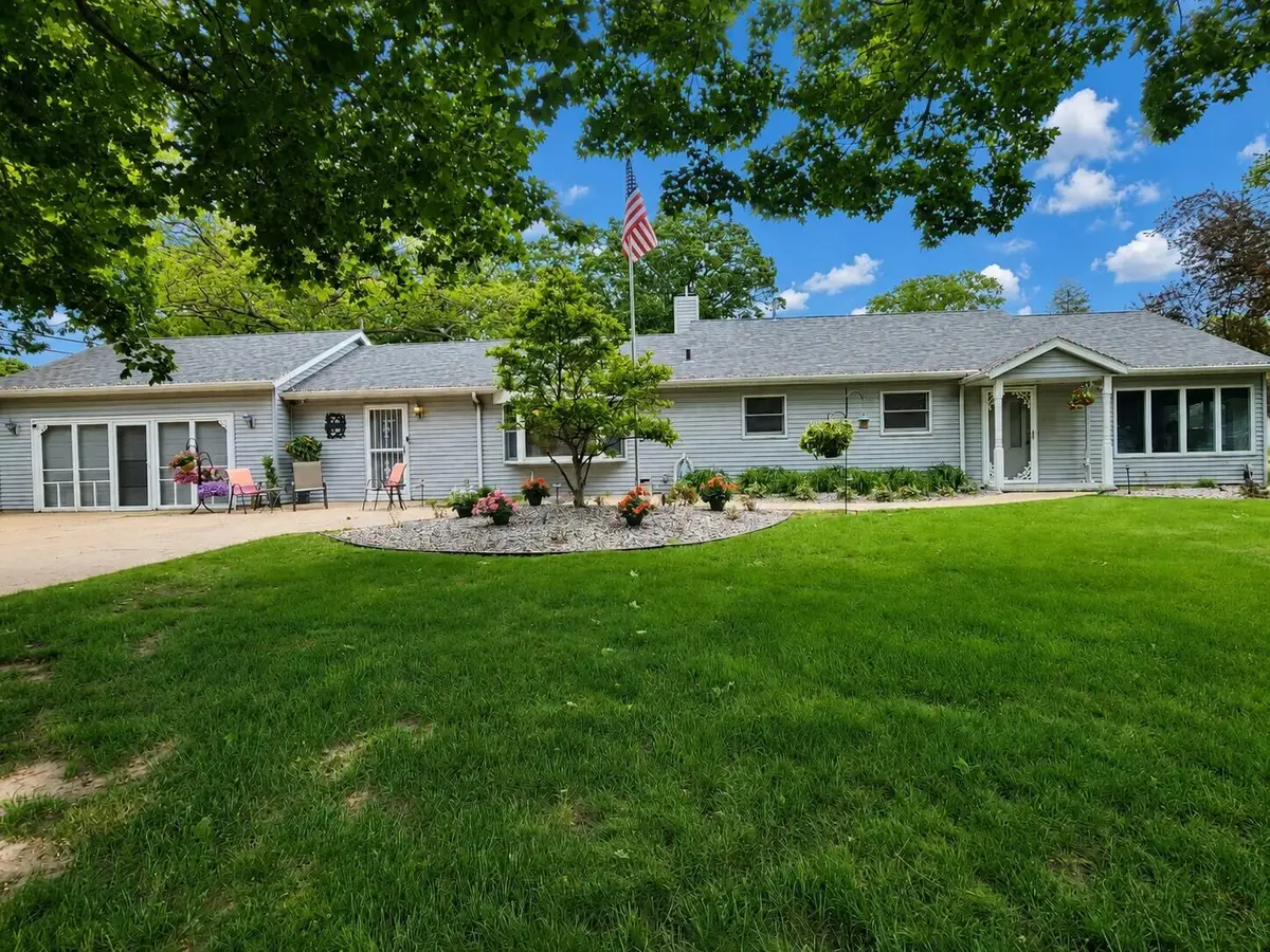 622 S 4th St, Silver Lake, WI 53170 - #1