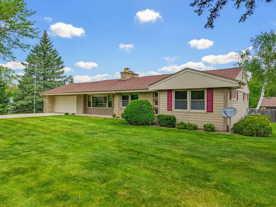 17000 W Observatory Rd, New Berlin, WI 53151 - #2