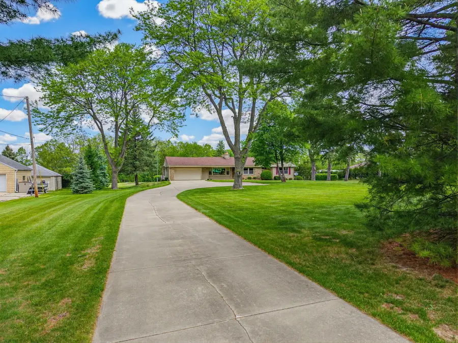 17000 W Observatory Rd, New Berlin, WI 53151 - #3