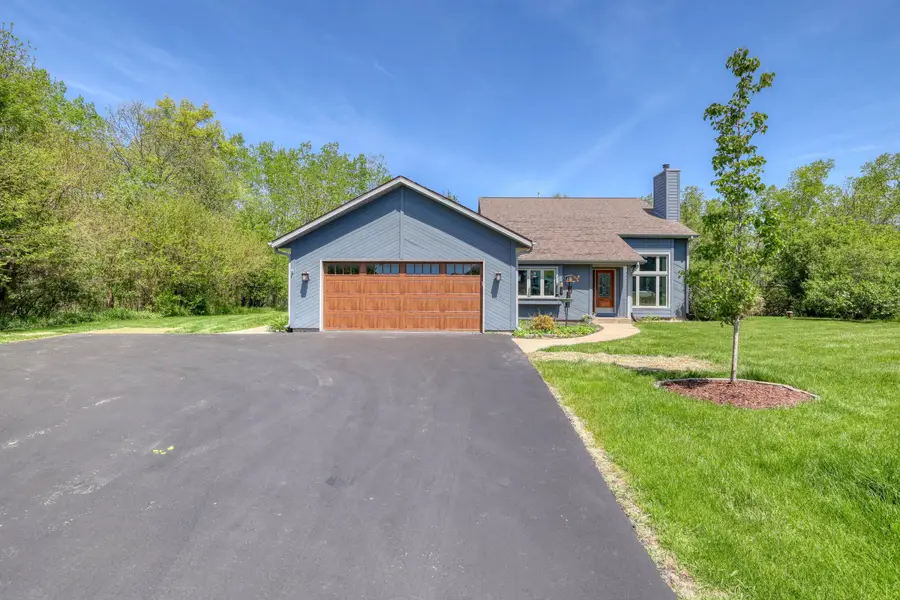 N2W31920 Twin Oaks Dr, Delafield, WI 53018 - #2