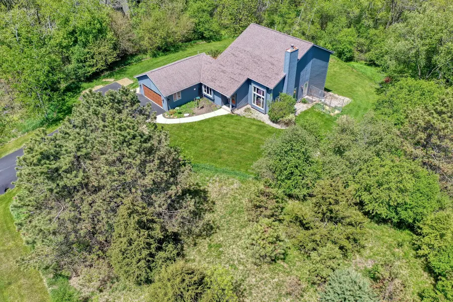 N2W31920 Twin Oaks Dr, Delafield, WI 53018 - #3