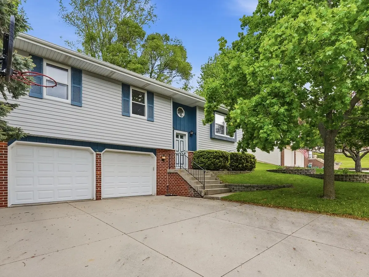 1600 Larkspur Ln, West Bend, WI 53090 - #1
