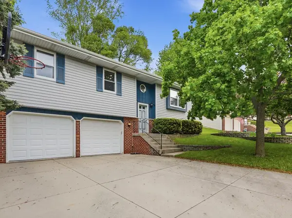 1600 Larkspur Ln, West Bend, WI 53090