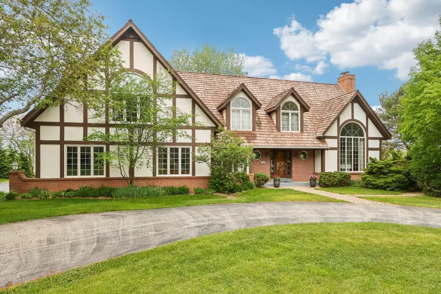 2385 Buckingham Pl, Brookfield, WI 53045 - #2