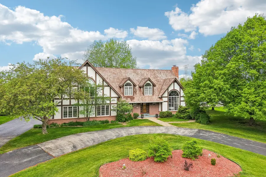 2385 Buckingham Pl, Brookfield, WI 53045 - #3
