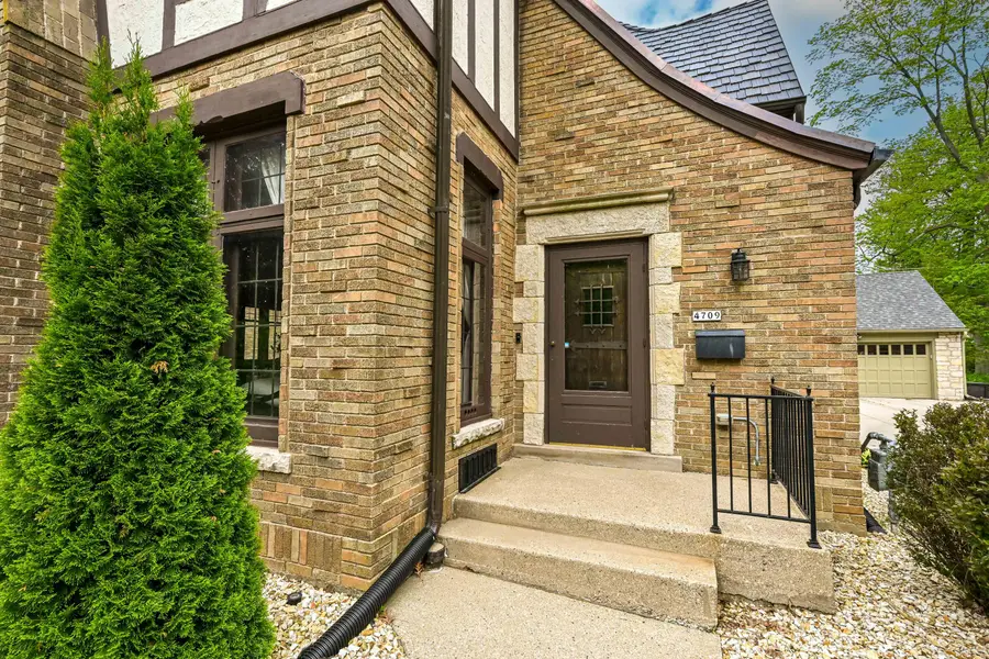 4709 N Cramer St, Whitefish Bay, WI 53211 - #2