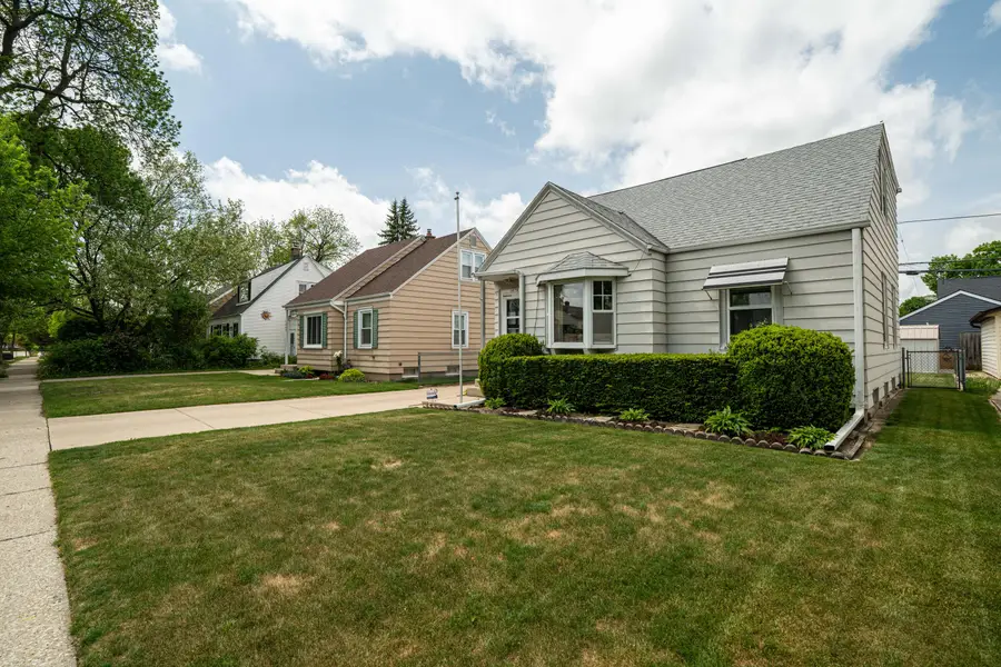1479 S 93rd St, West Allis, WI 53214 - #3