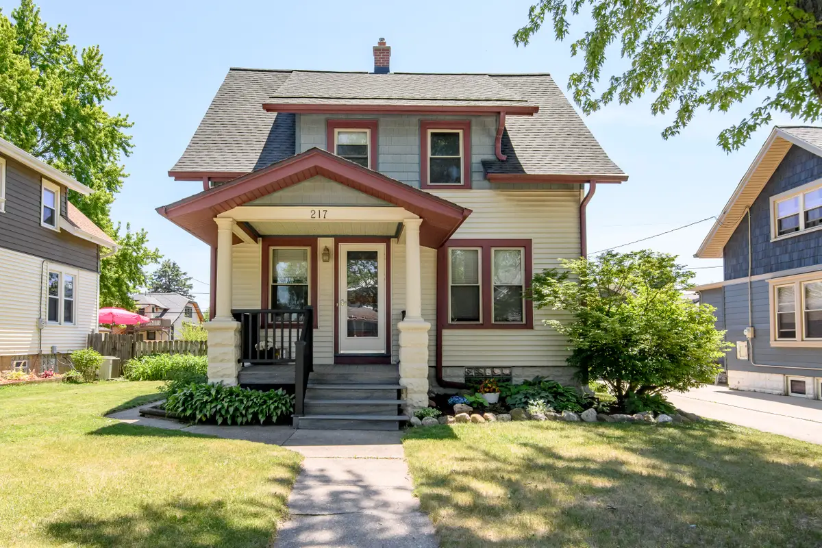 217 Harrison Ave, Waukesha, WI 53186 - #1