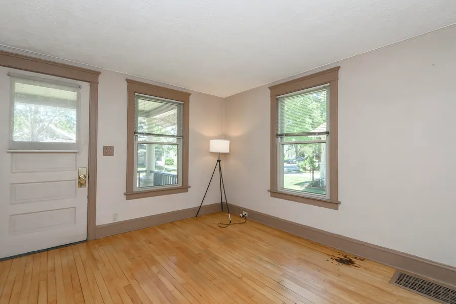 217 Harrison Ave, Waukesha, WI 53186 - #2