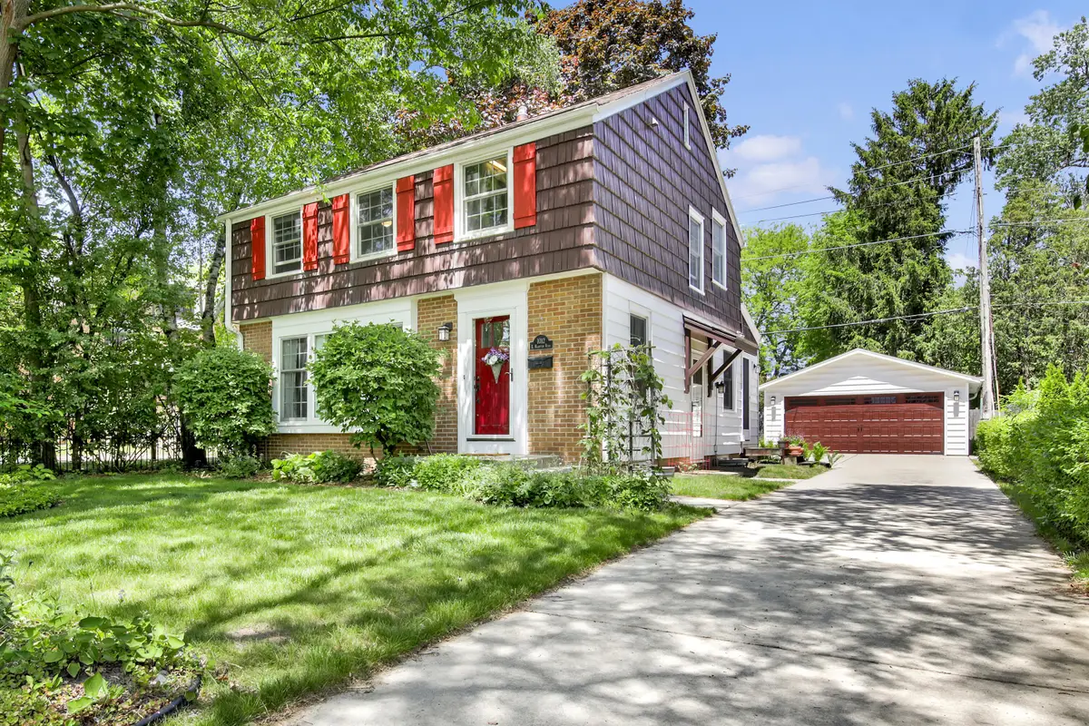 1012 E Hampton Rd, Whitefish Bay, WI 53217 - #1