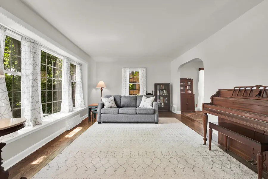 1012 E Hampton Rd, Whitefish Bay, WI 53217 - #3