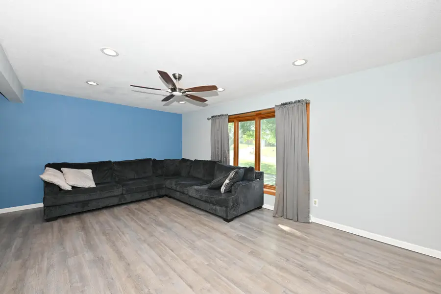 10045 W Meadow Dr, Greenfield, WI 53228 - #2