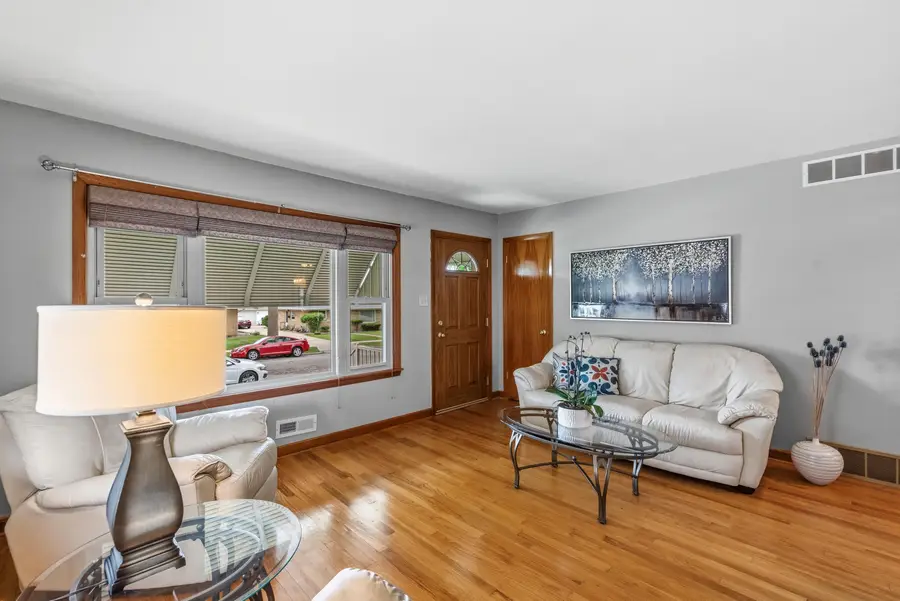 162 W Allerton Ave, Milwaukee, WI 53207 - #3