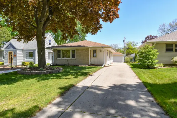 2228 N 116th St, Wauwatosa, WI 53226