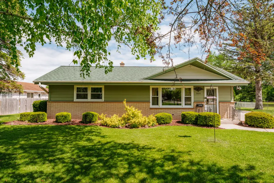 3222 Yorktown St, Caledonia, WI 53404 - #2
