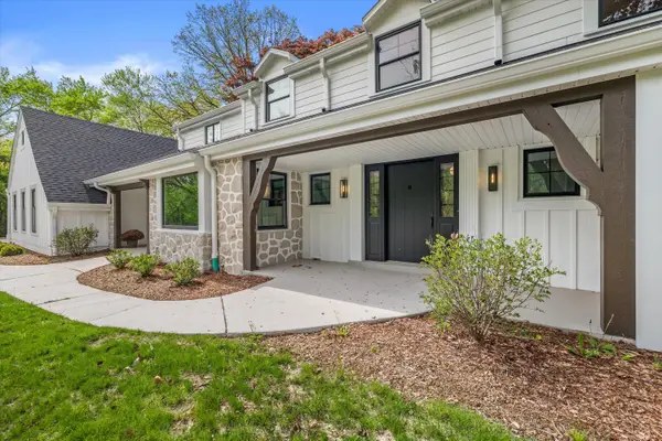 10525 N Fairway Ln, Mequon, WI 53092
