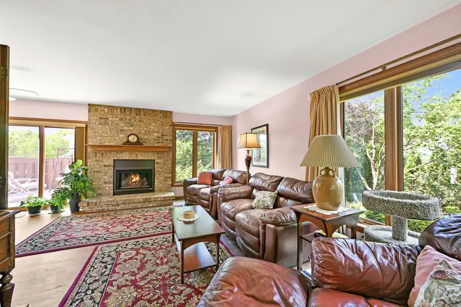 971 S Imperial Dr, Hartland, WI 53029 - #2