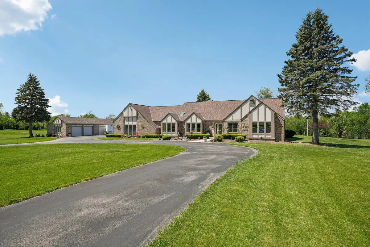 7604 Treeview Dr, Caledonia, WI 53108 - #1