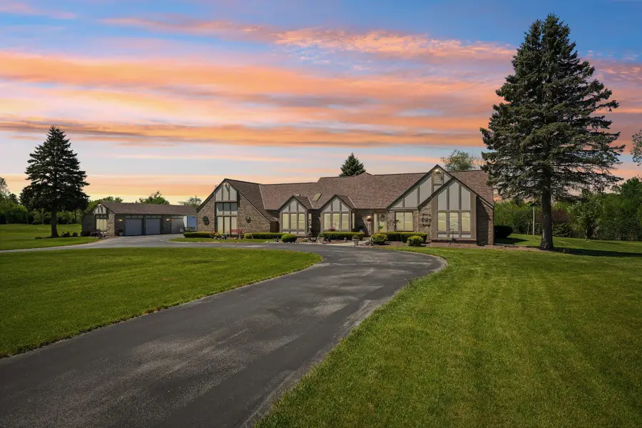 7604 Treeview Dr, Caledonia, WI 53108 - #3