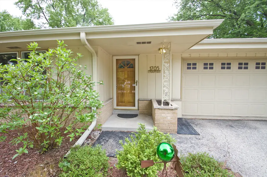 1705 Chapman Dr, Waukesha, WI 53189 - #2
