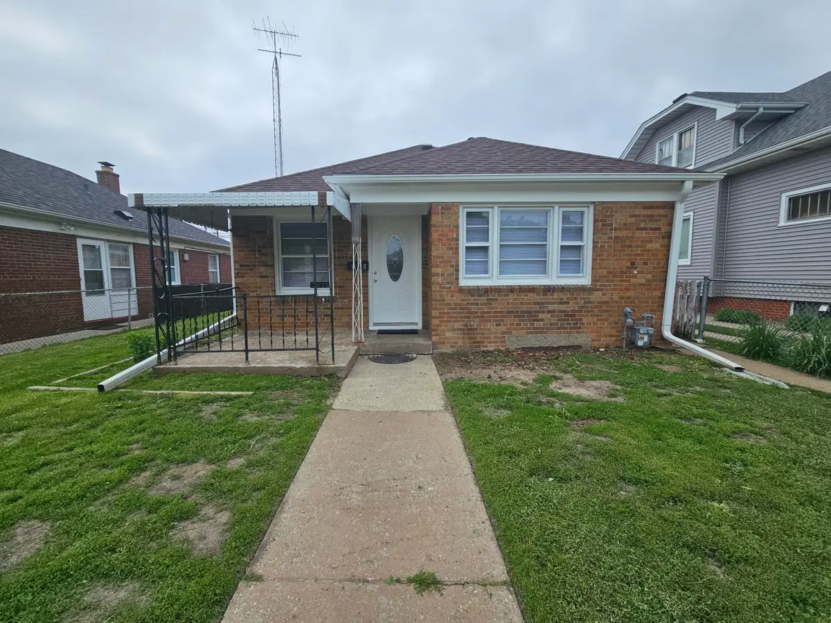 2032 Howe St, Racine, WI 53403 - #1
