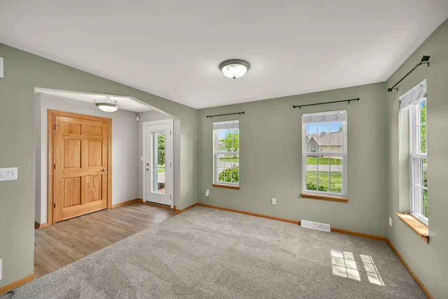 W231N7953 Martin Ct, Sussex, WI 53089 - #3