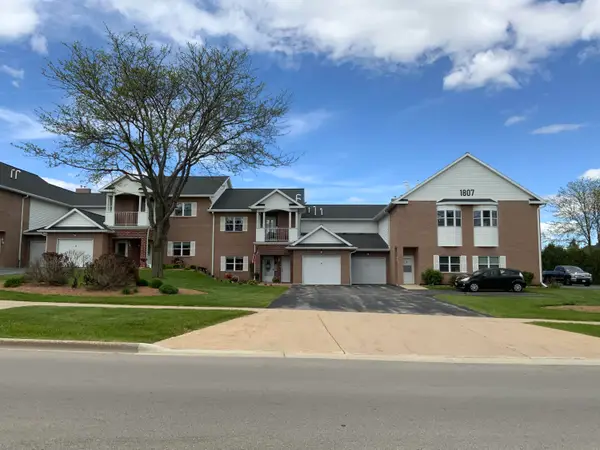 1807 Ridgeway Dr, De Pere, WI 54115