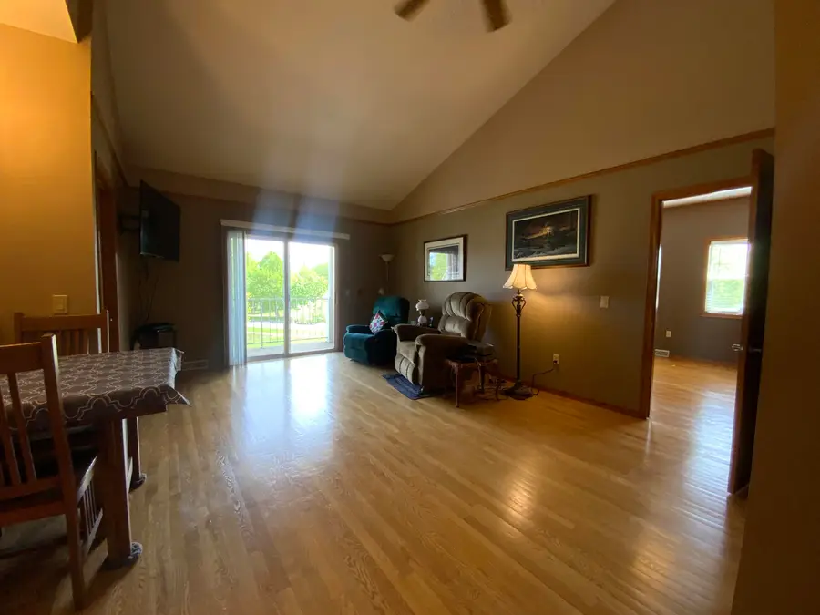 1807 Ridgeway Dr, De Pere, WI 54115 - #3