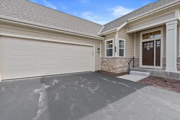 17955 Ashlea Dr, Brookfield, WI 53045