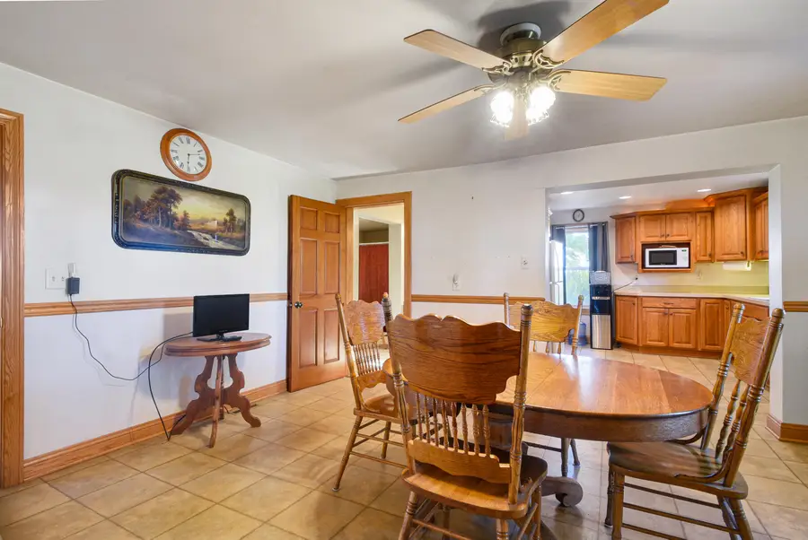 5450 Beechnut Dr, Wayne, WI 53040 - #3