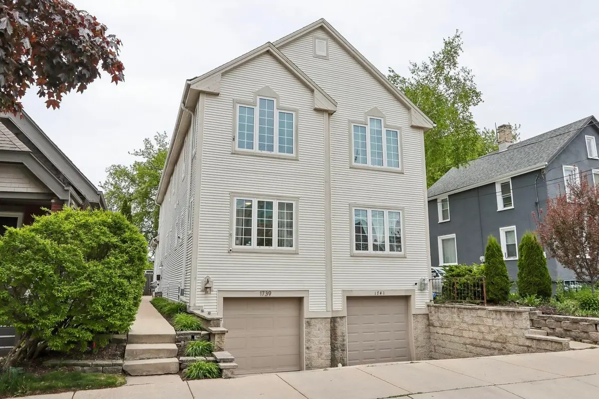 1739 N Warren Ave, Milwaukee, WI 53202 - #1