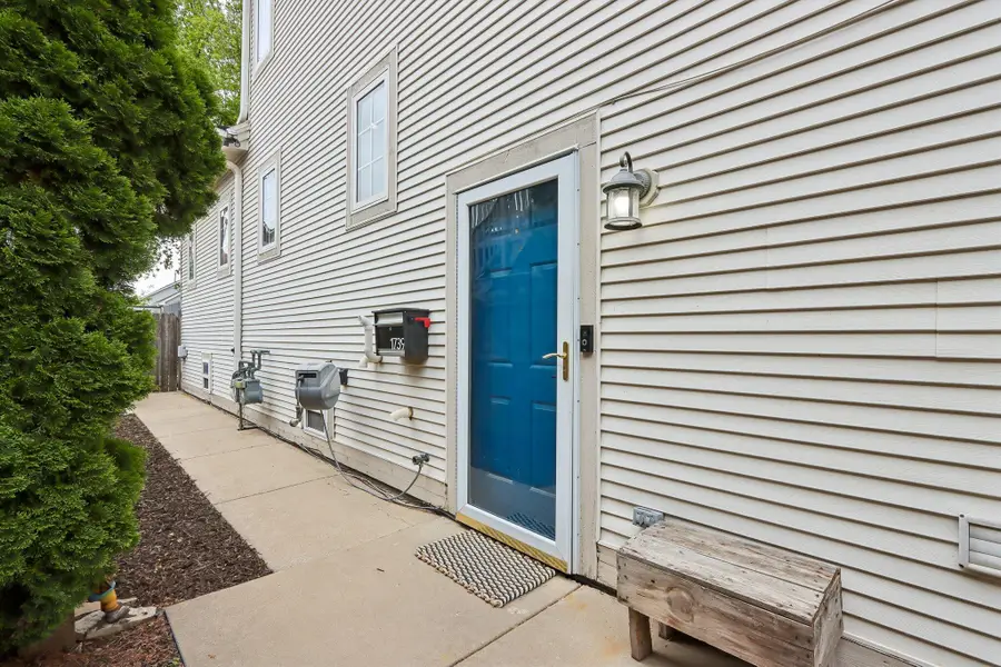 1739 N Warren Ave, Milwaukee, WI 53202 - #3