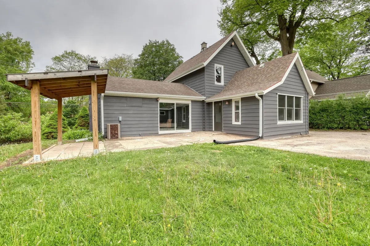 507 NW Barstow St, Waukesha, WI 53188 - #1
