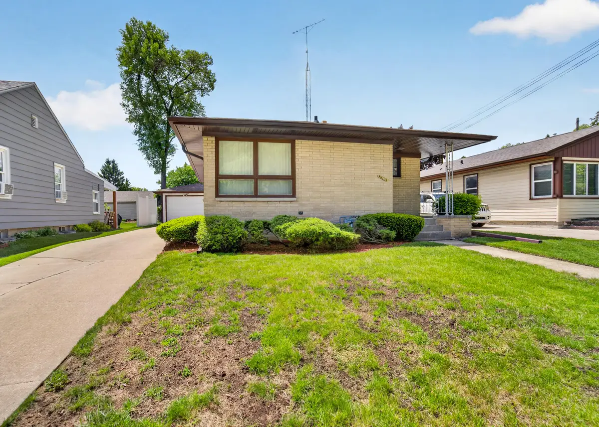4011 19th St, Racine, WI 53405 - #1