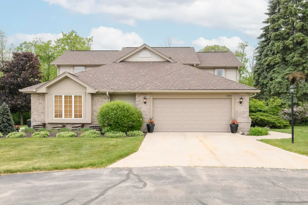 14355 W Lenox Dr, New Berlin, WI 53151 - #1