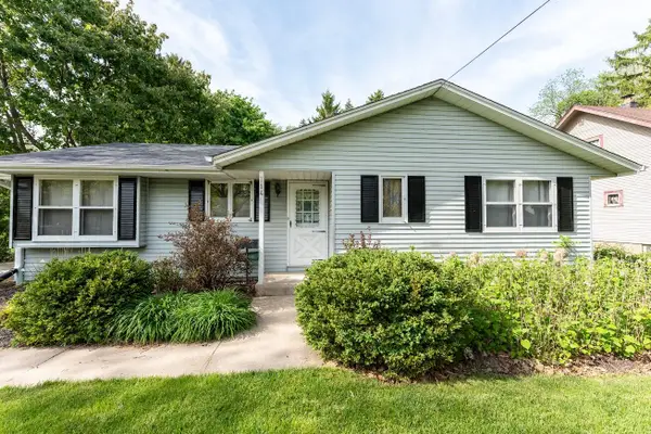 714 E Capitol Dr, Hartland, WI 53029