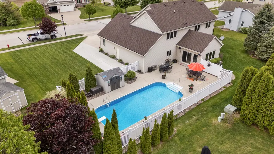 348 S Maple Ln, Saukville, WI 53080 - #3