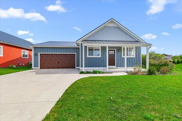 1821 Farm View Dr, Port Washington, WI 53024