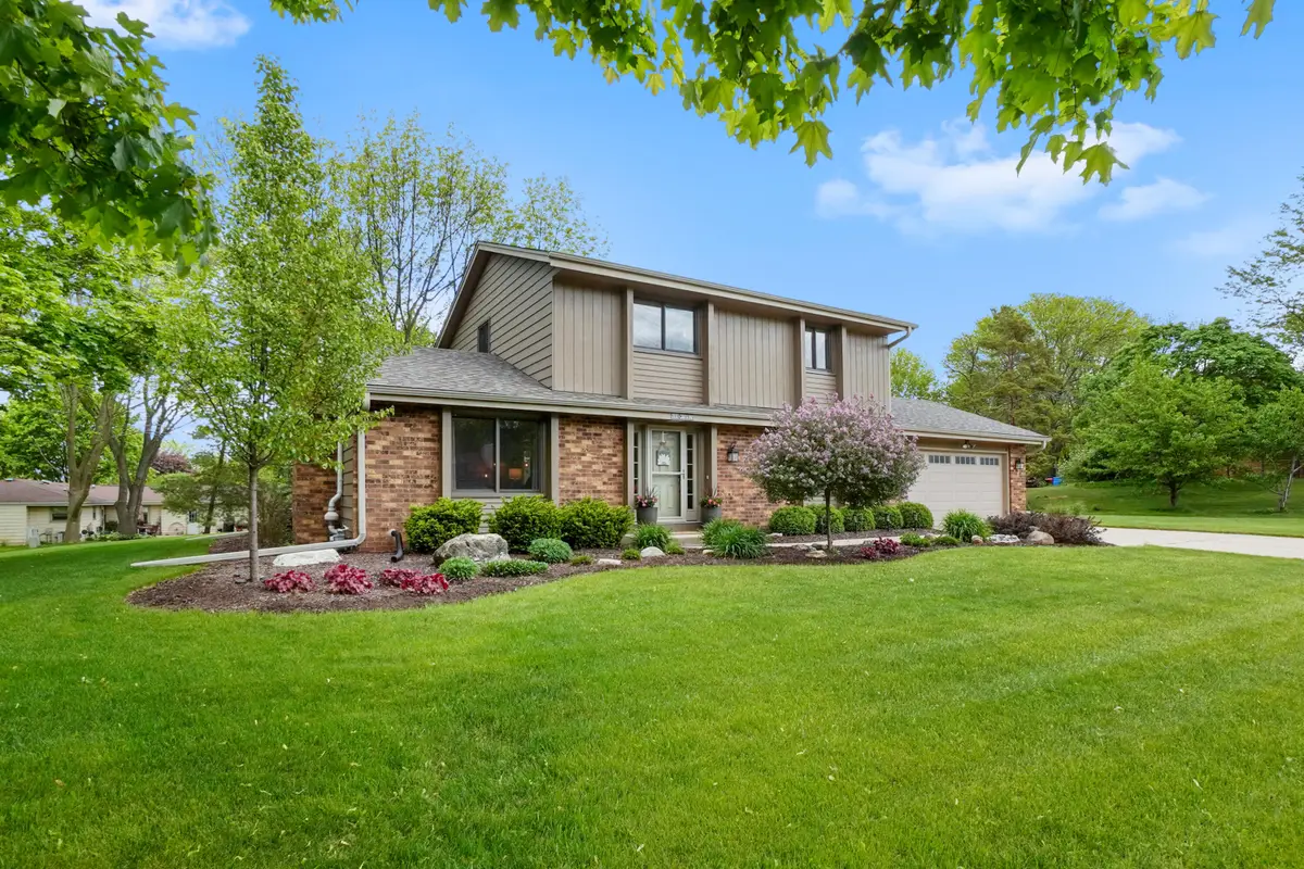 N99W16526 Rustic Ln, Germantown, WI 53022 - #1