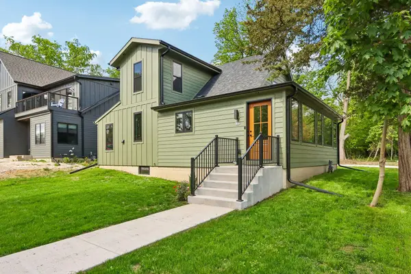 637 1st St, Delafield, WI 53018