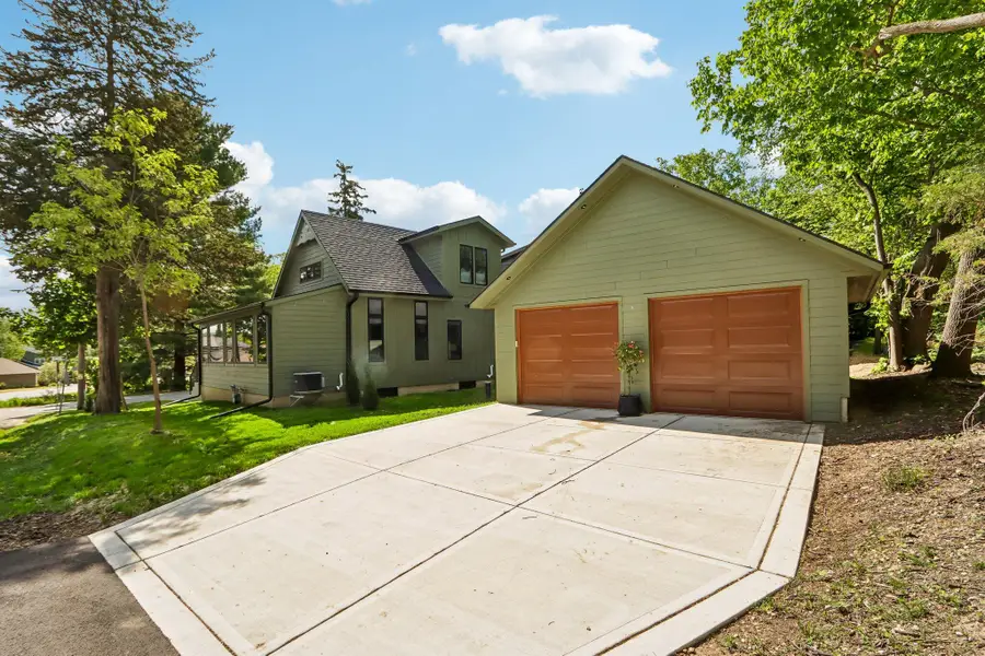 637 1st St, Delafield, WI 53018 - #3