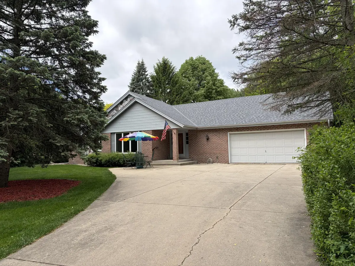 8232 Cooper Rd, Pleasant Prairie, WI 53142 - #1